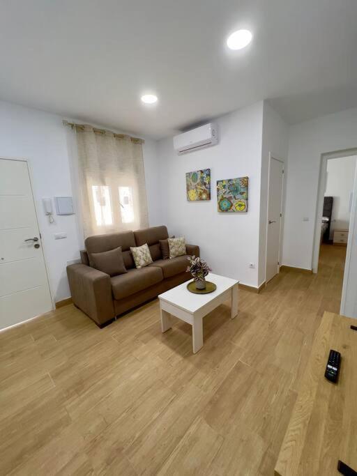 Rockside Residences Suites La Linea La Línea de la Concepción Buitenkant foto